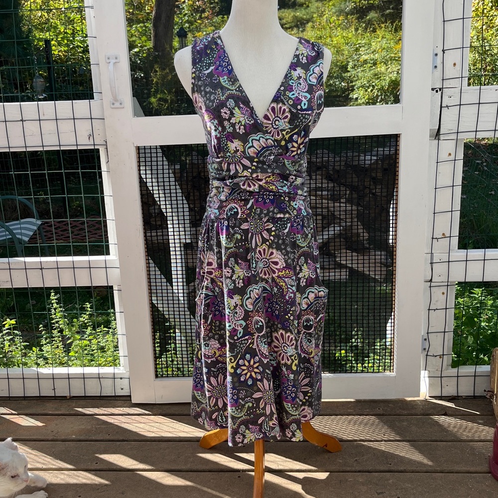 Athleta sleeveless dress floral paisley design V-neck cinched waist w/ pockets